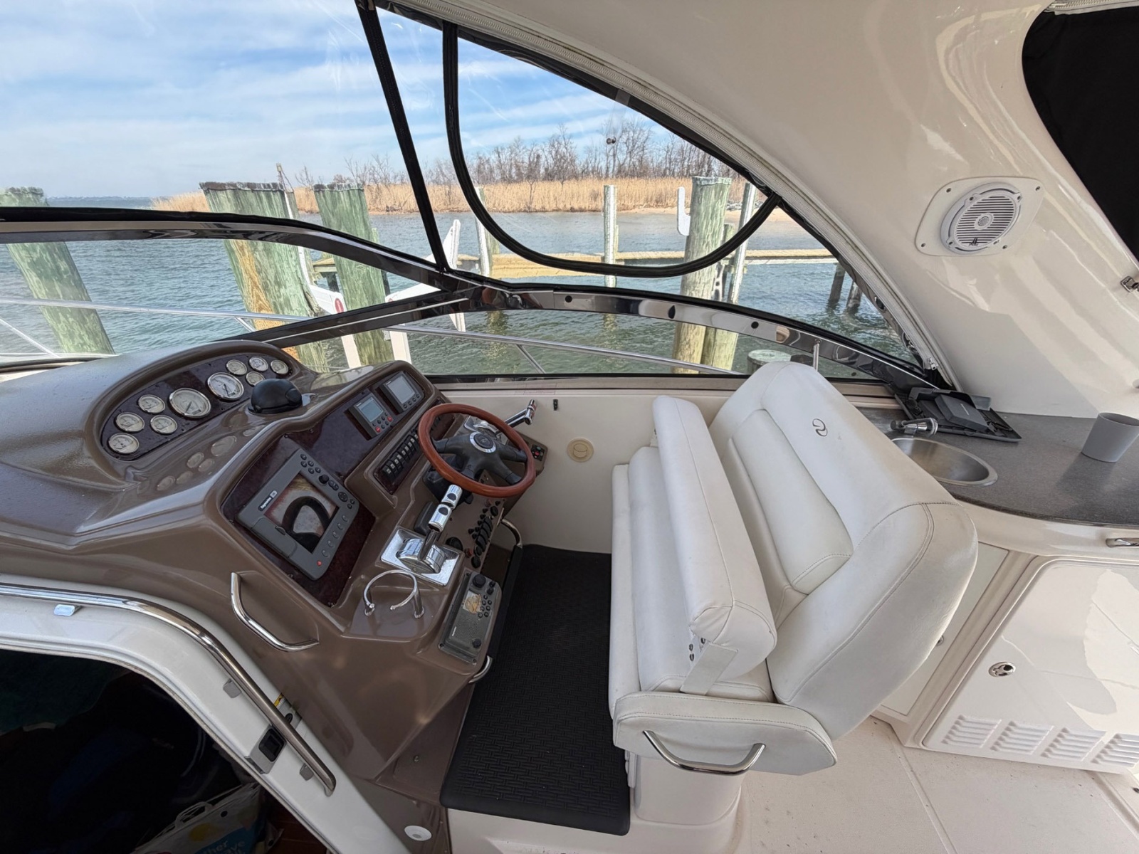 42' 2005 Regal Commodore 4260