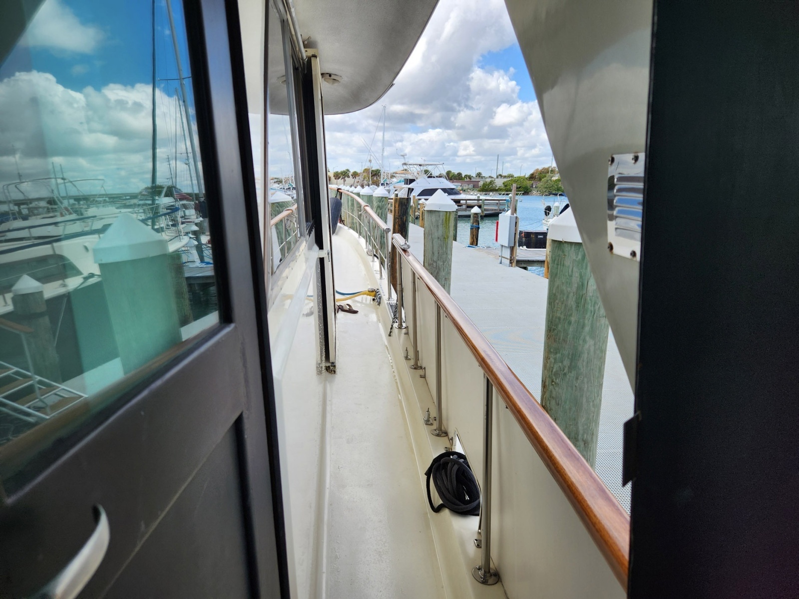 PUDDY TAT III 53ft Hatteras Yacht For Sale