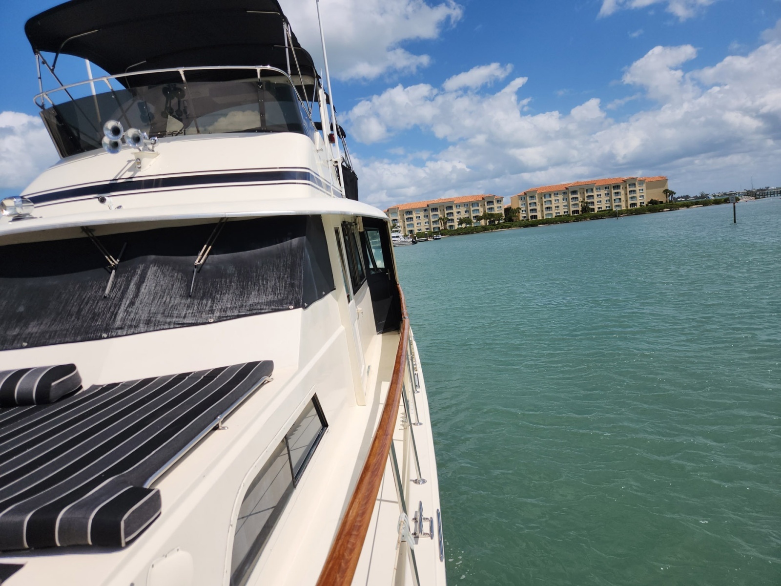 PUDDY TAT III 53ft Hatteras Yacht For Sale