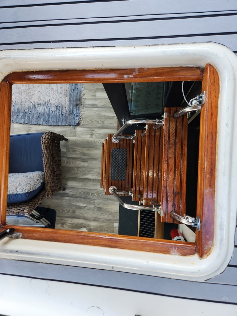 PUDDY TAT III 53ft Hatteras Yacht For Sale