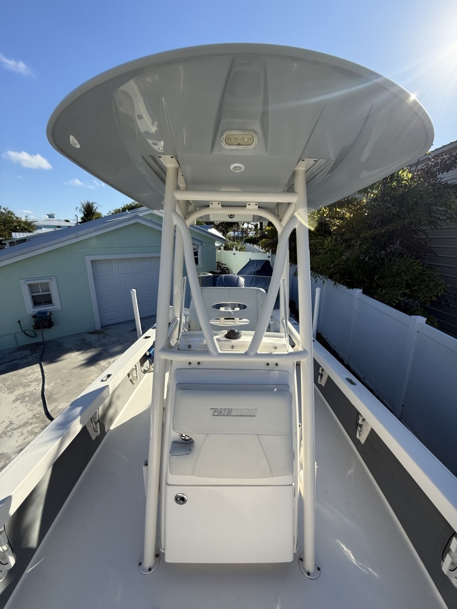 25ft Pathfinder Yacht For Sale