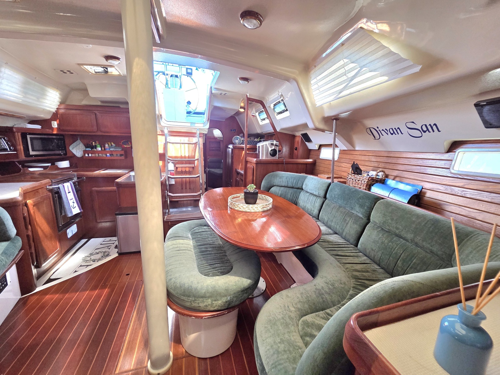 42' 1991 Hunter Passage 42