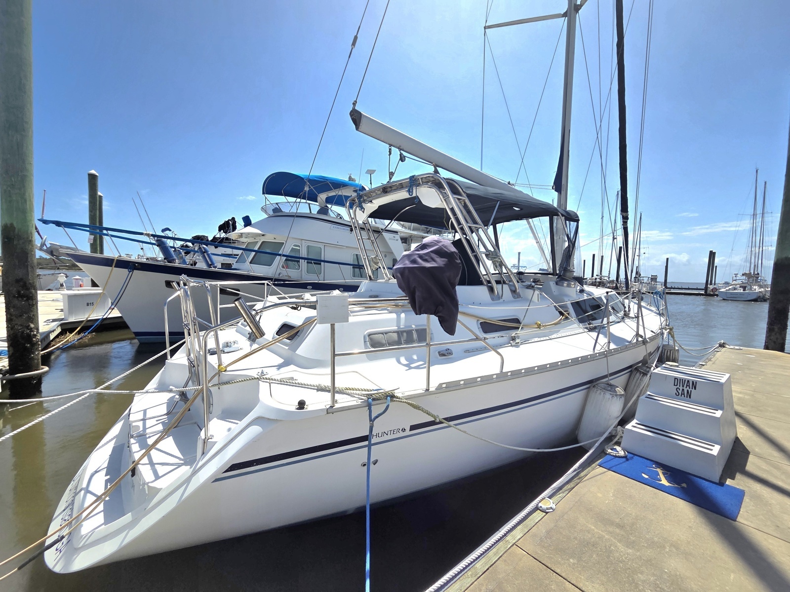 Divan San 42ft Hunter Yacht For Sale