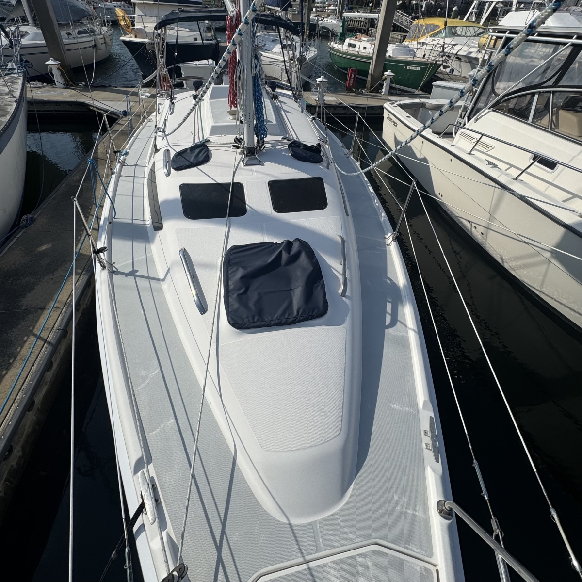 Foredeck facing Aft