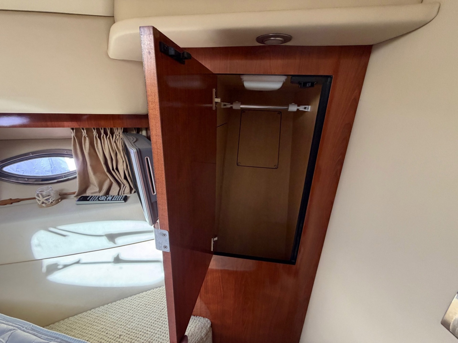 36' 2007 Sea Ray Sedan Bridge