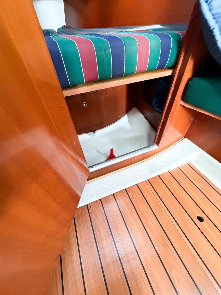 KIKI 32ft Beneteau Yacht For Sale