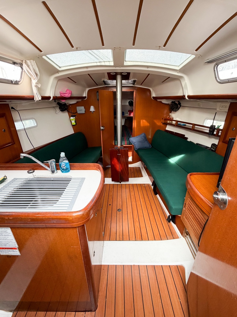 32' 2007 Beneteau 323