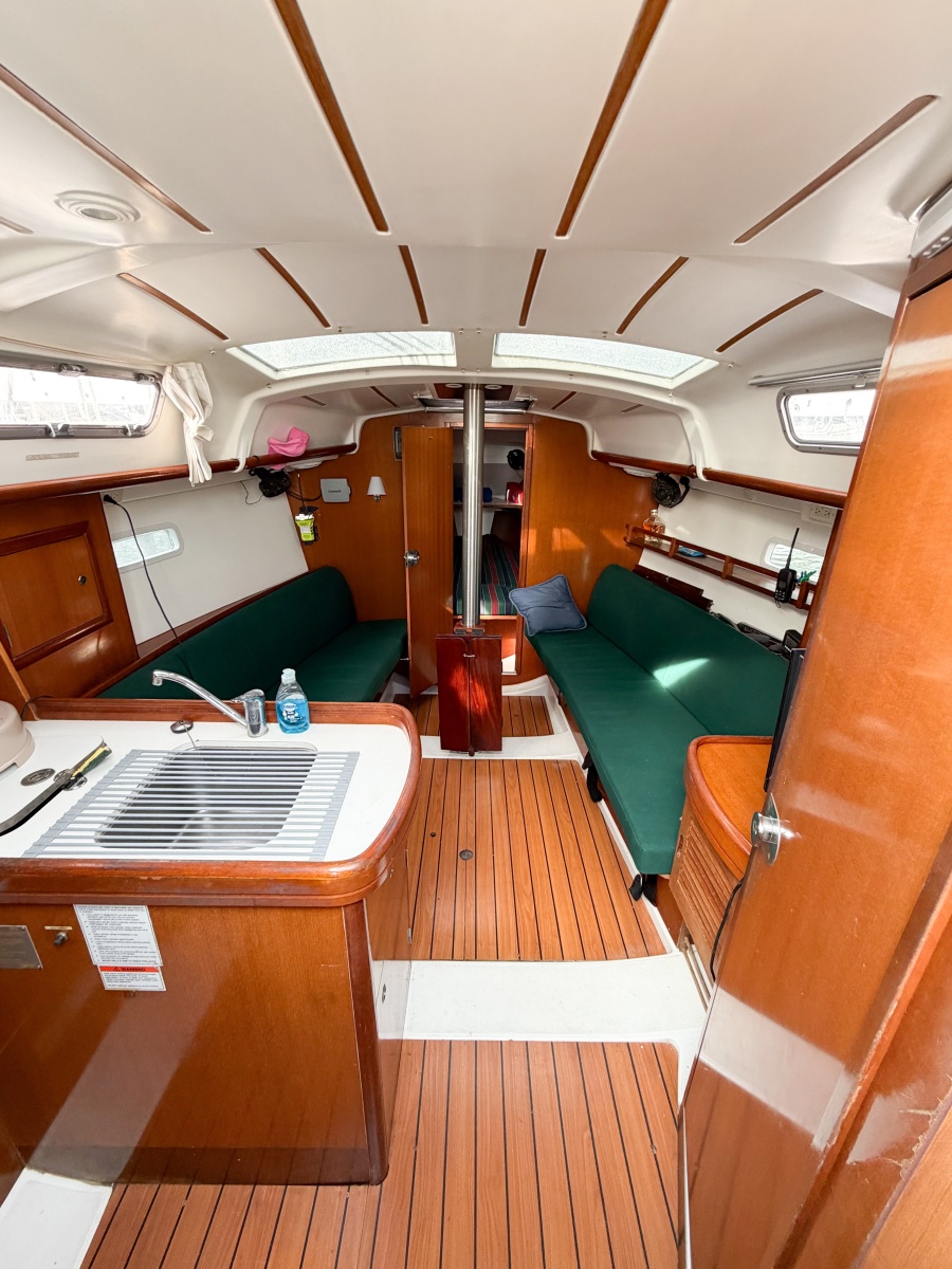 32' 2007 Beneteau 323