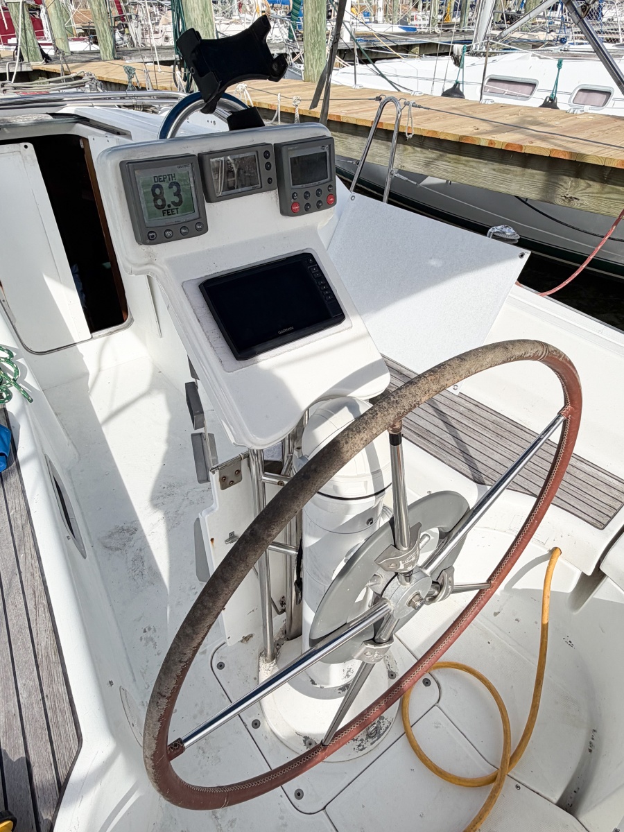 32' 2007 Beneteau 323