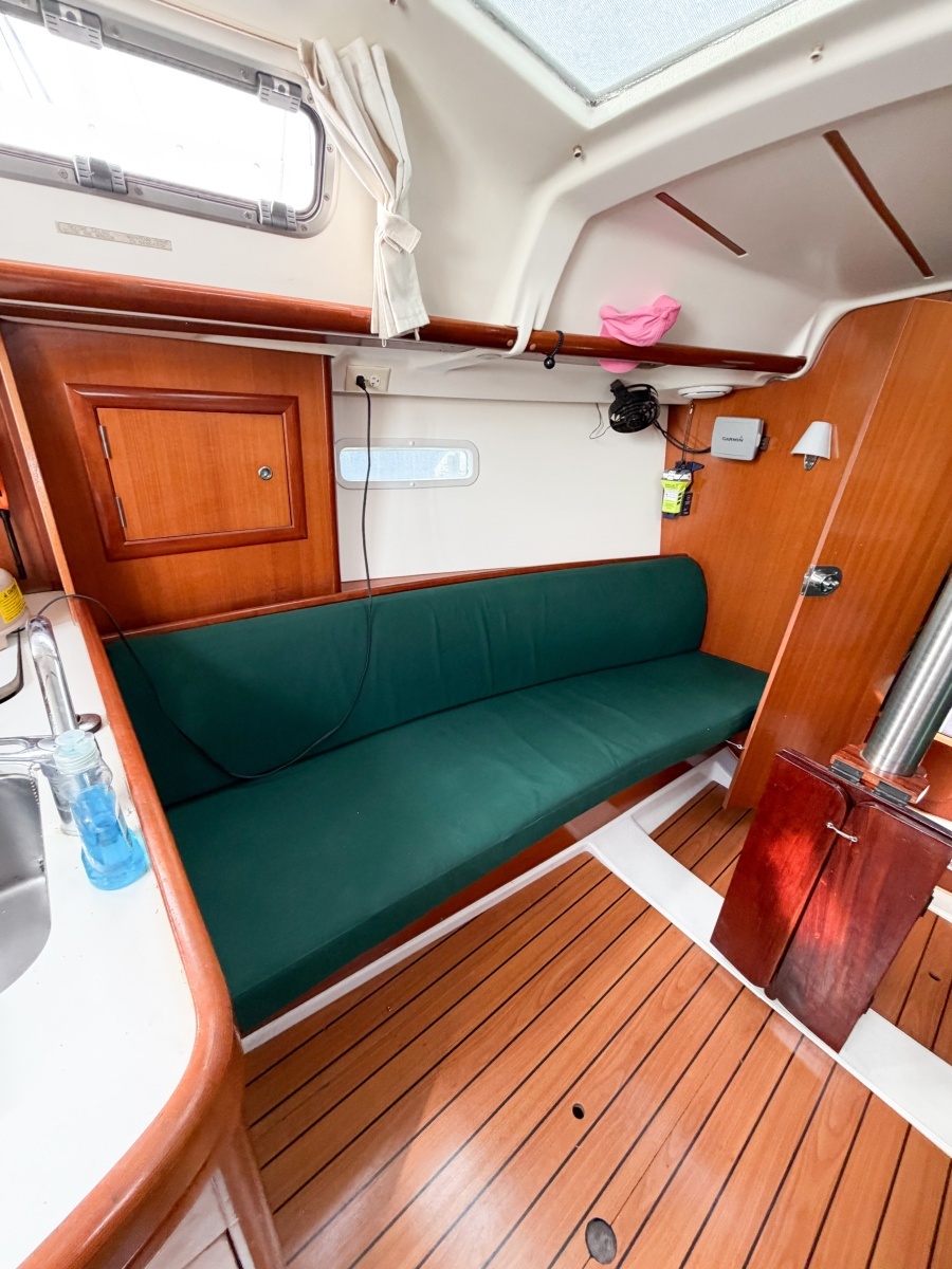 KIKI 32ft Beneteau Yacht For Sale