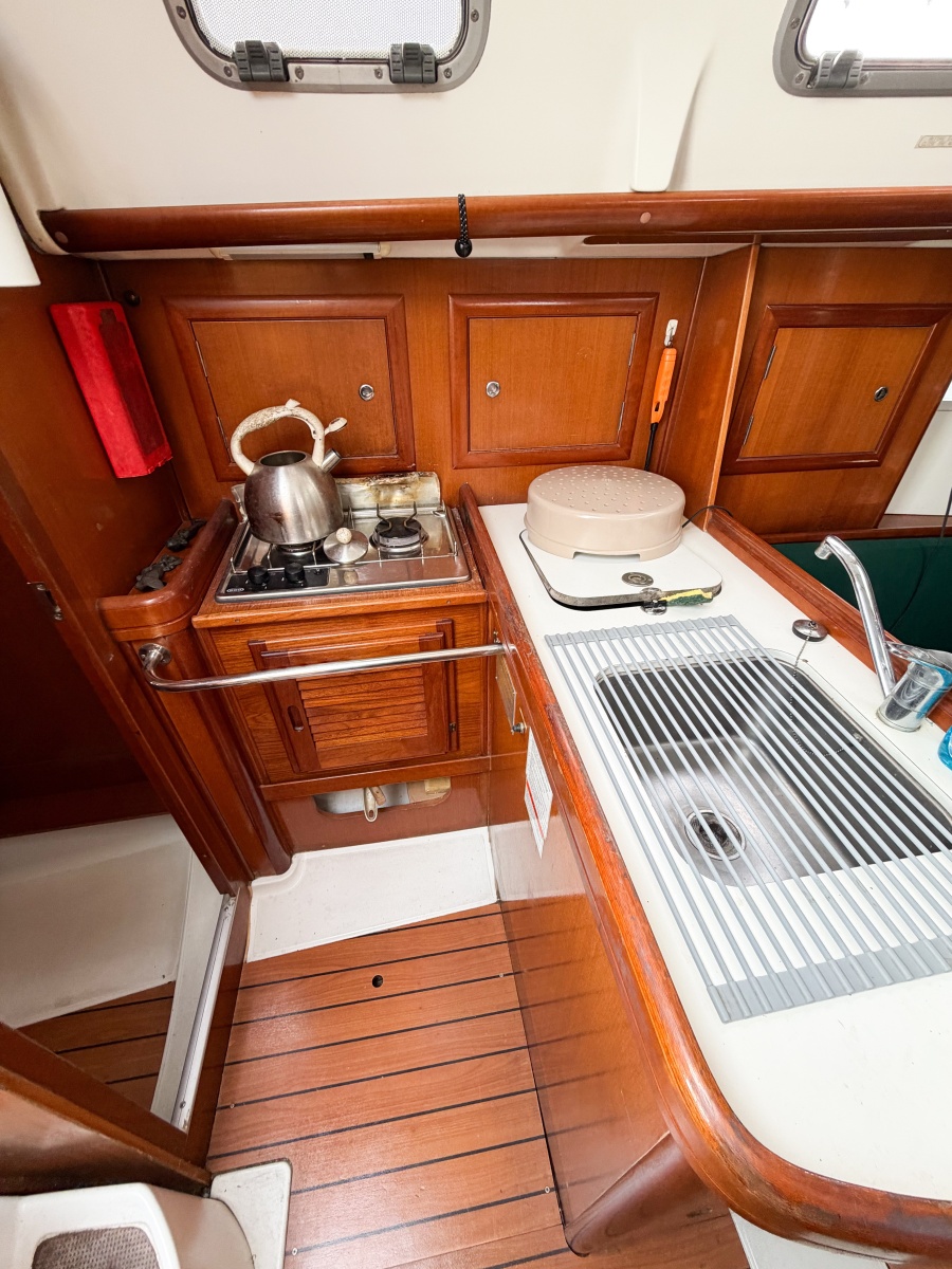 32' 2007 Beneteau 323