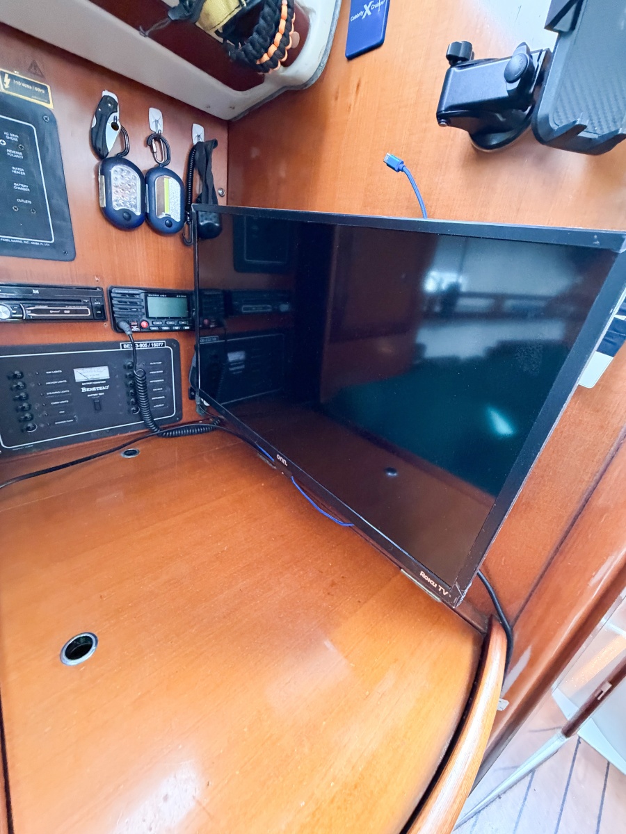 32' 2007 Beneteau 323