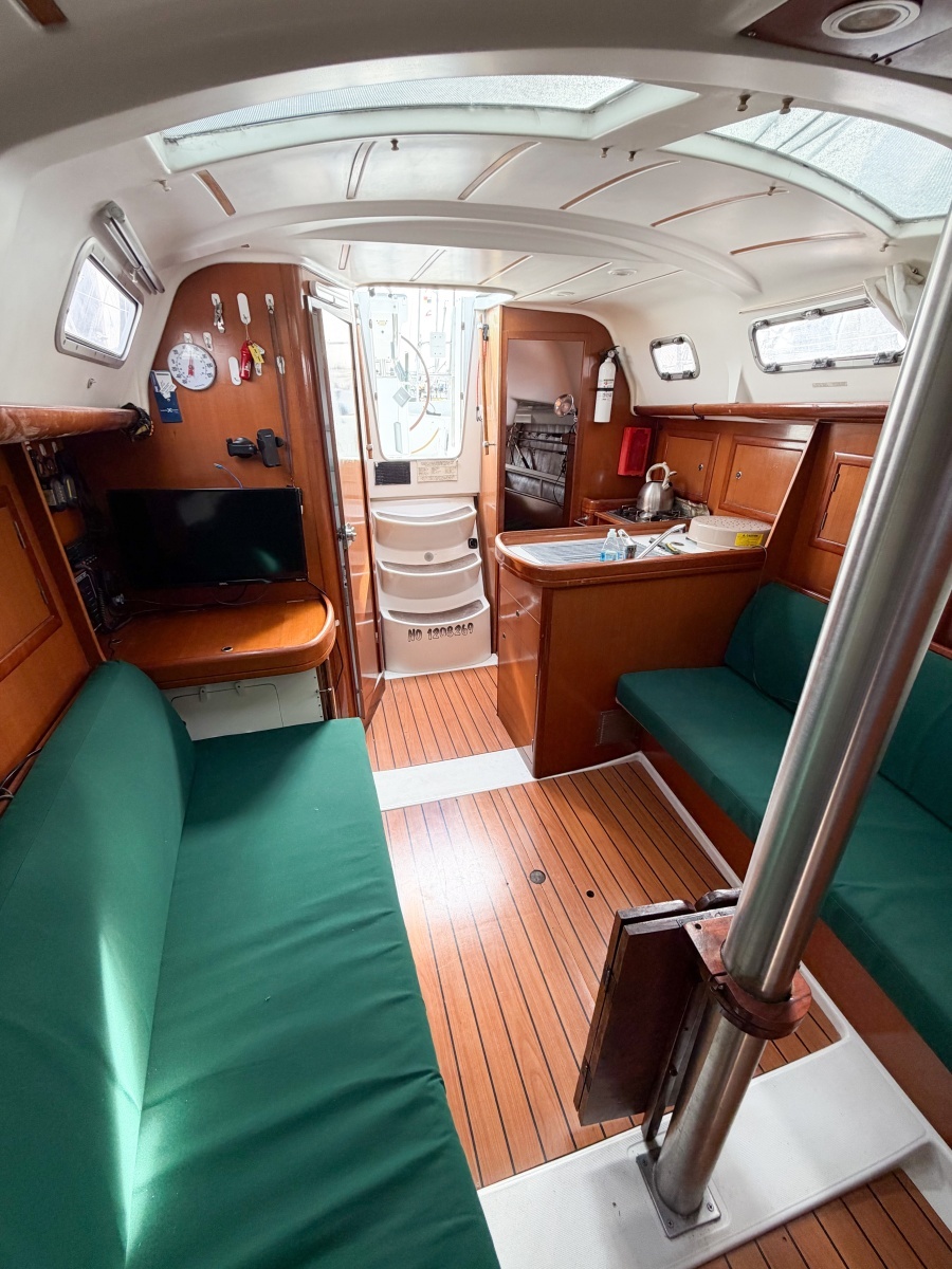 KIKI 32ft Beneteau Yacht For Sale