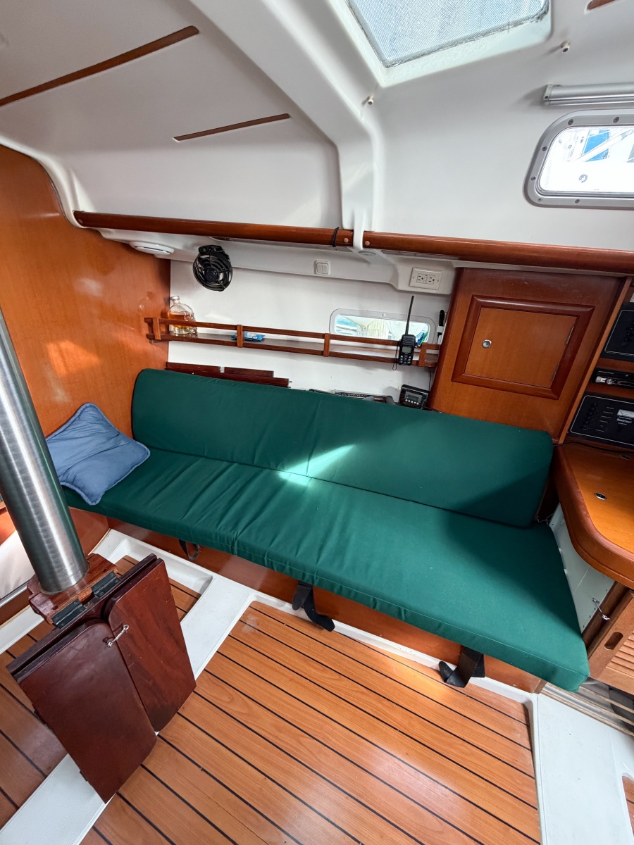 32' 2007 Beneteau 323