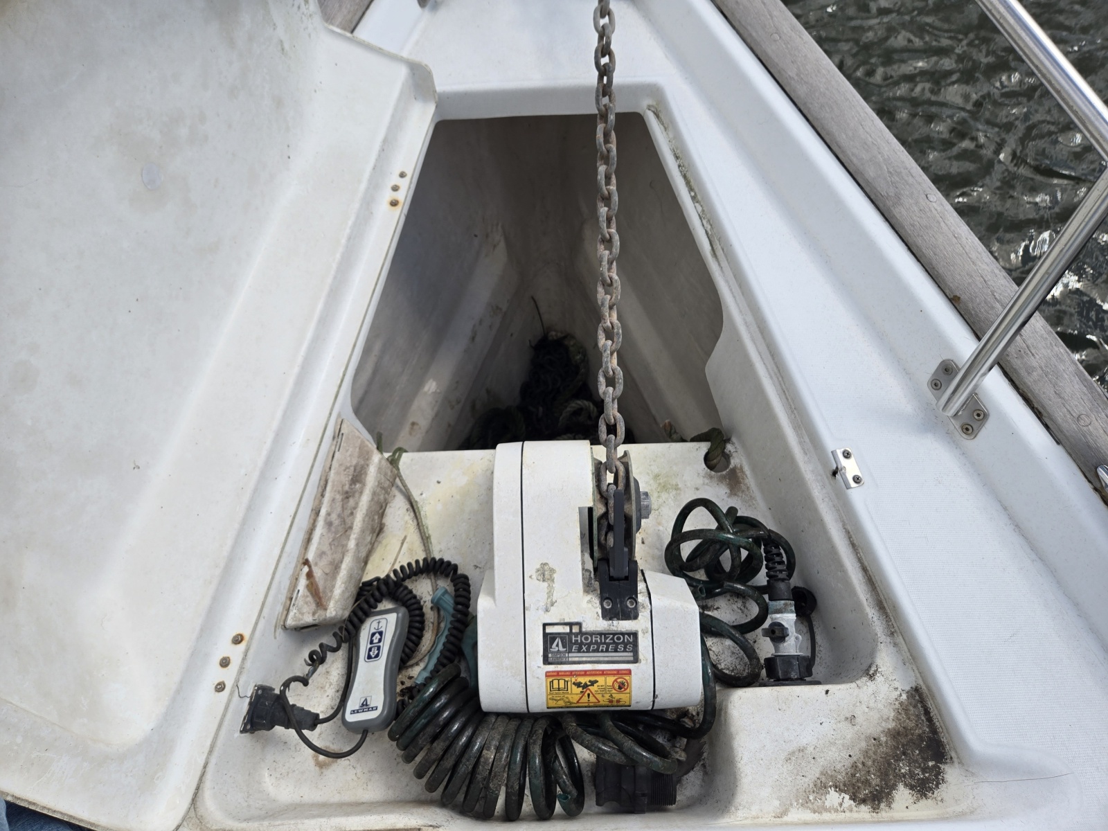 42' 2004 Beneteau 423