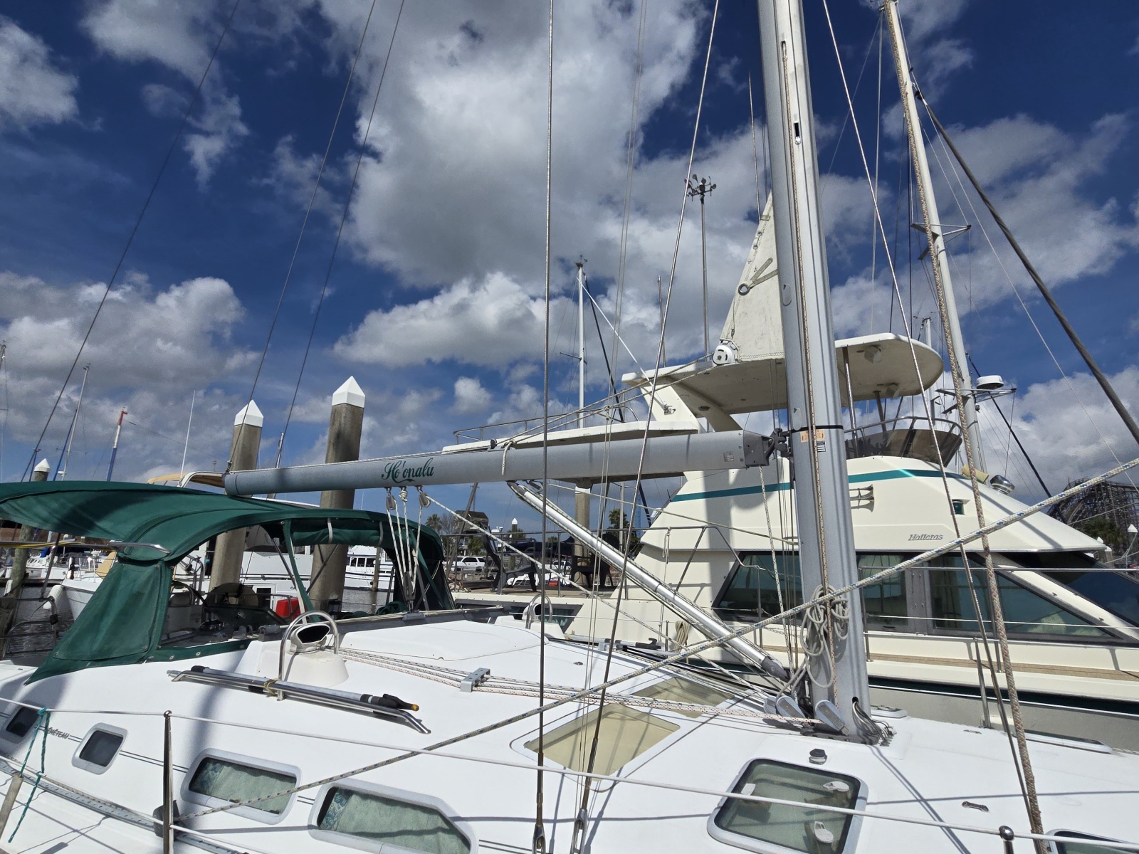 42' 2004 Beneteau 423