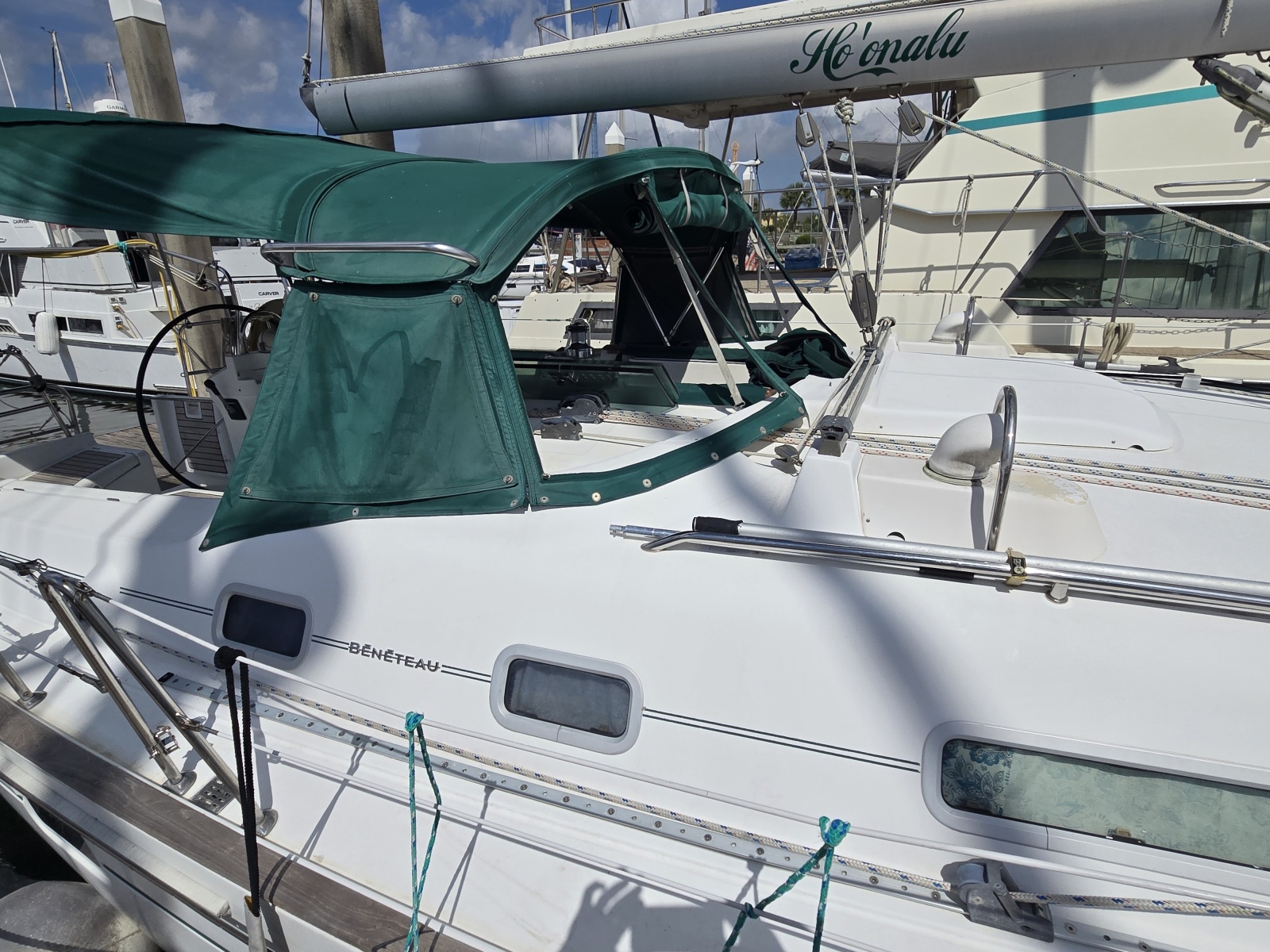 42' 2004 Beneteau 423