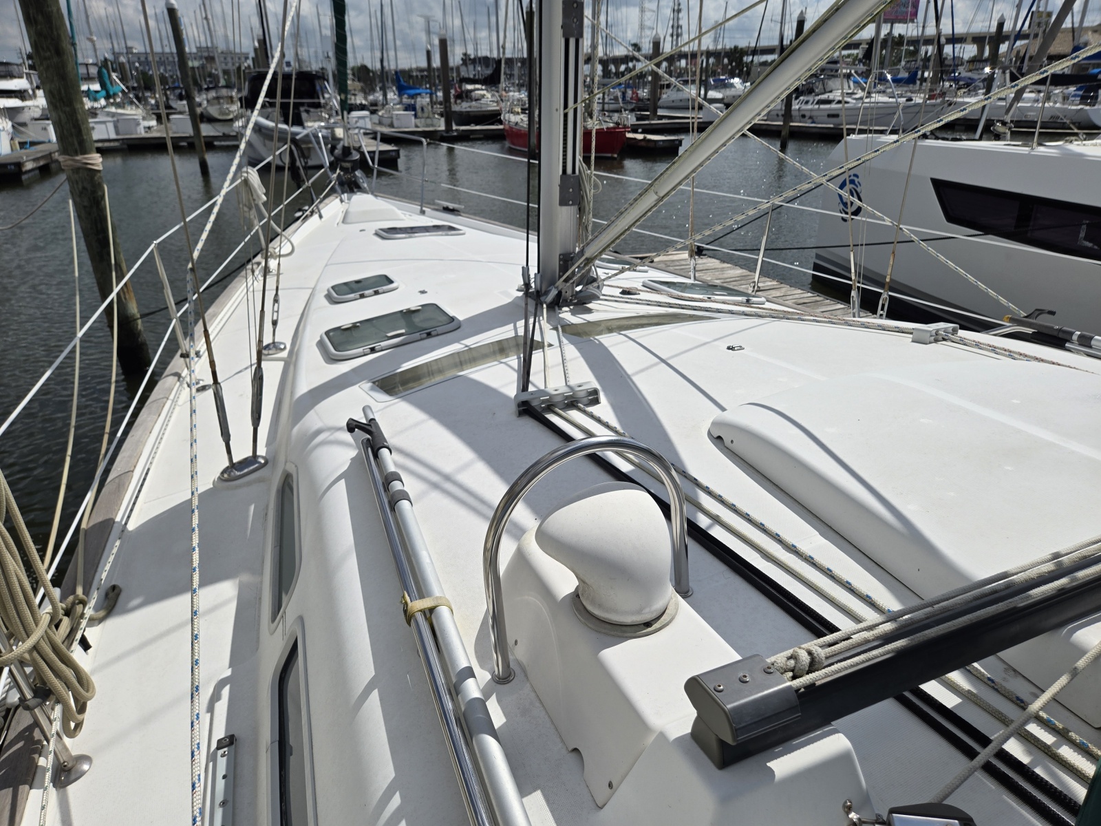 42' 2004 Beneteau 423