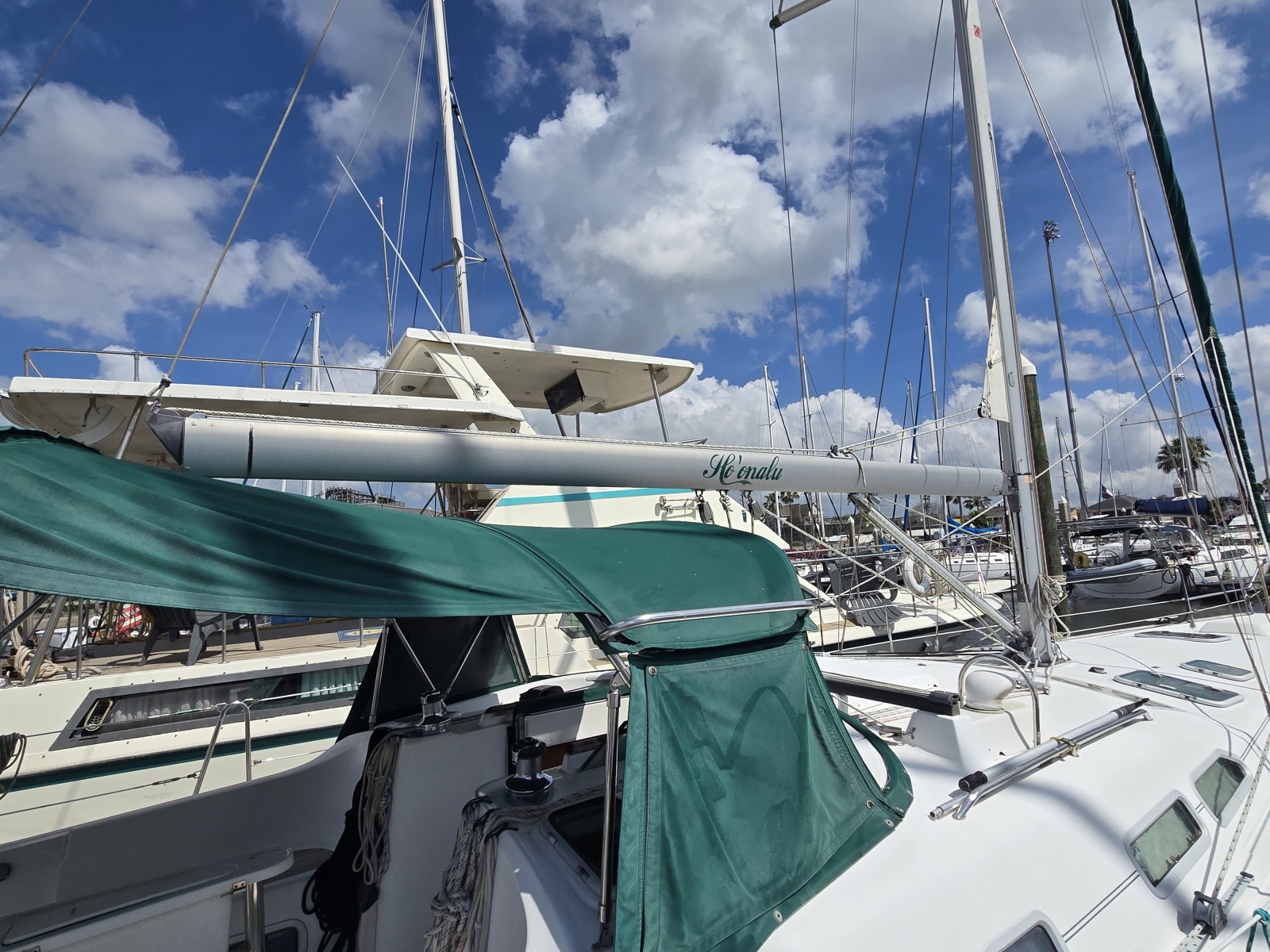 42' 2004 Beneteau 423