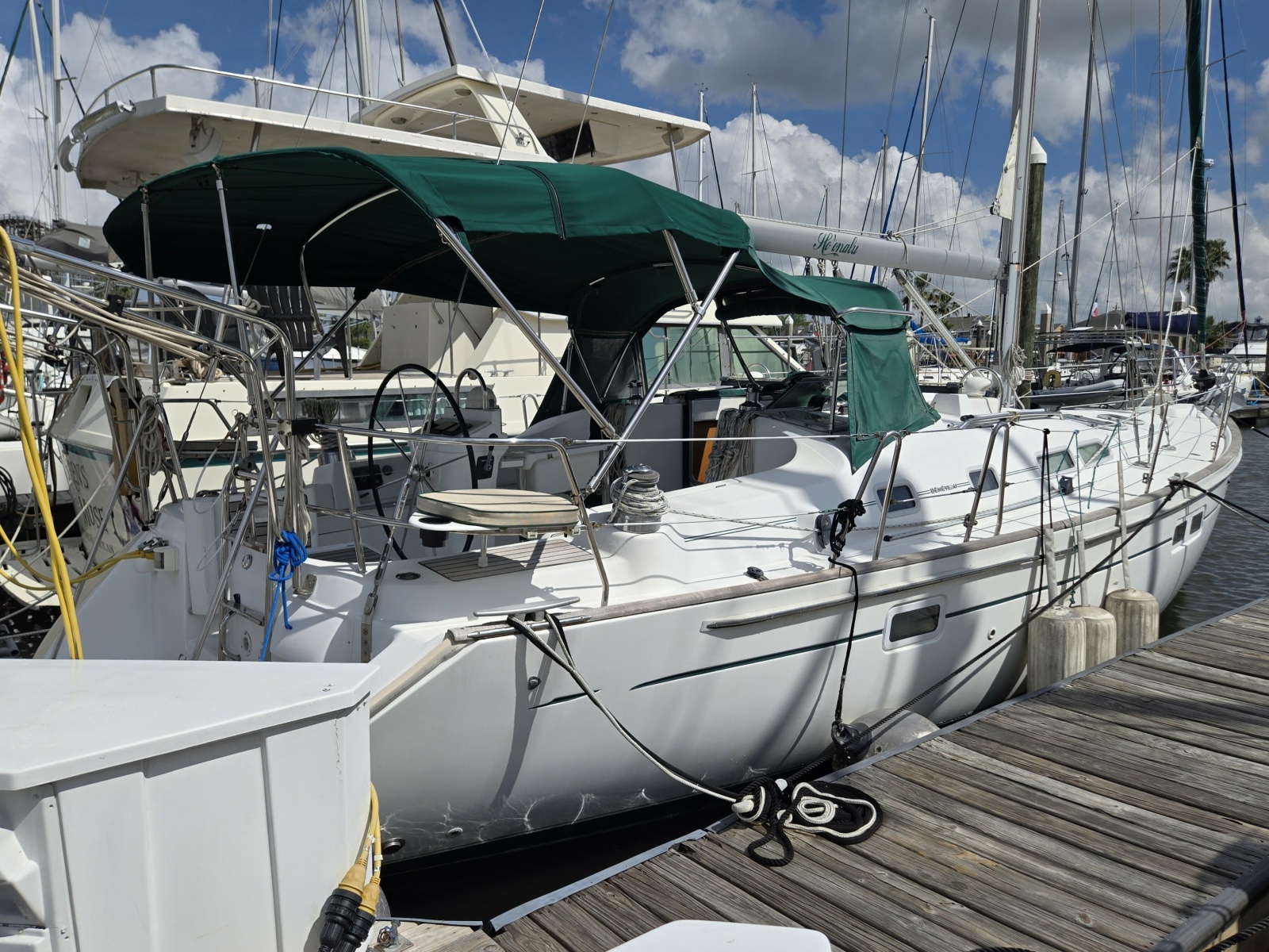 42' 2004 Beneteau 423