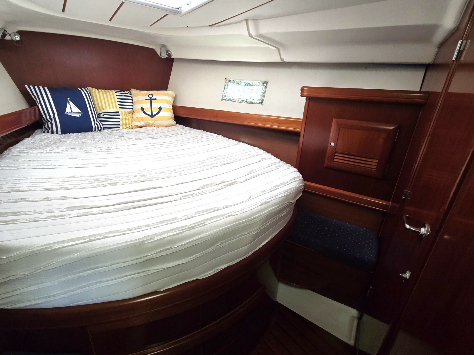 42' 2004 Beneteau 423