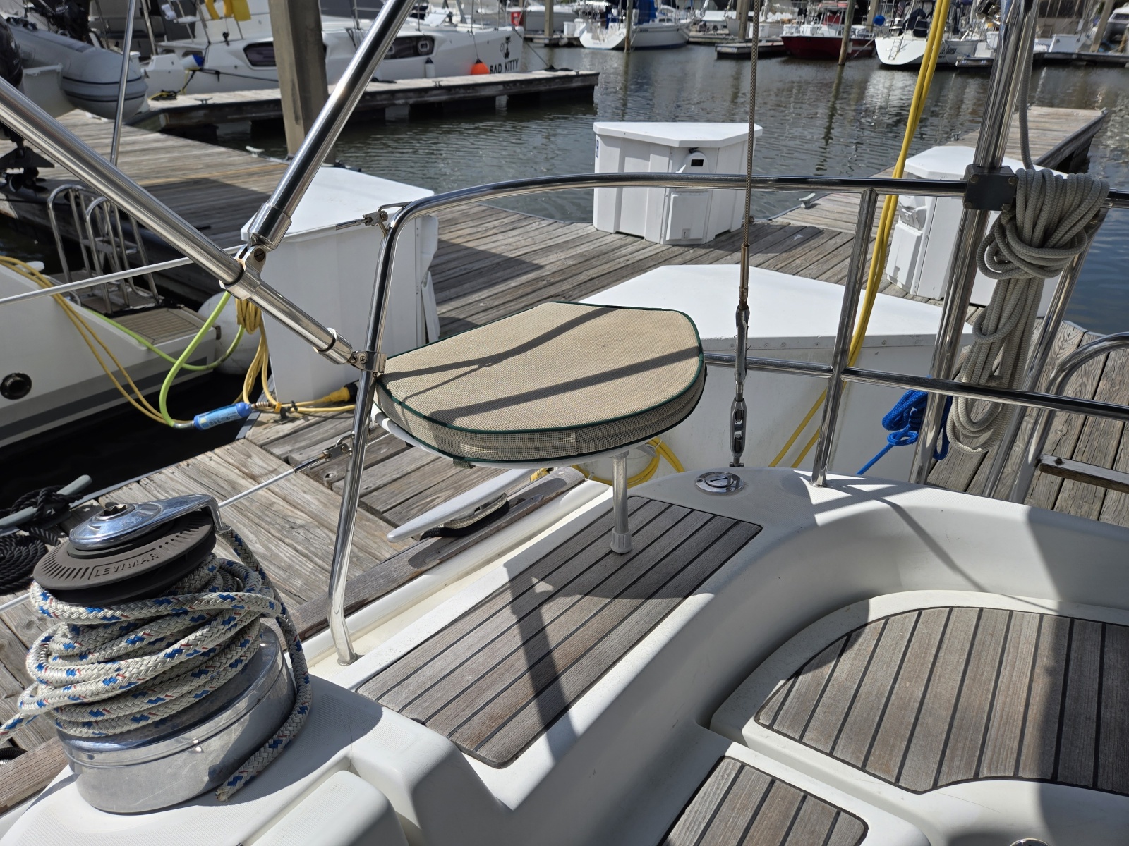 42' 2004 Beneteau 423