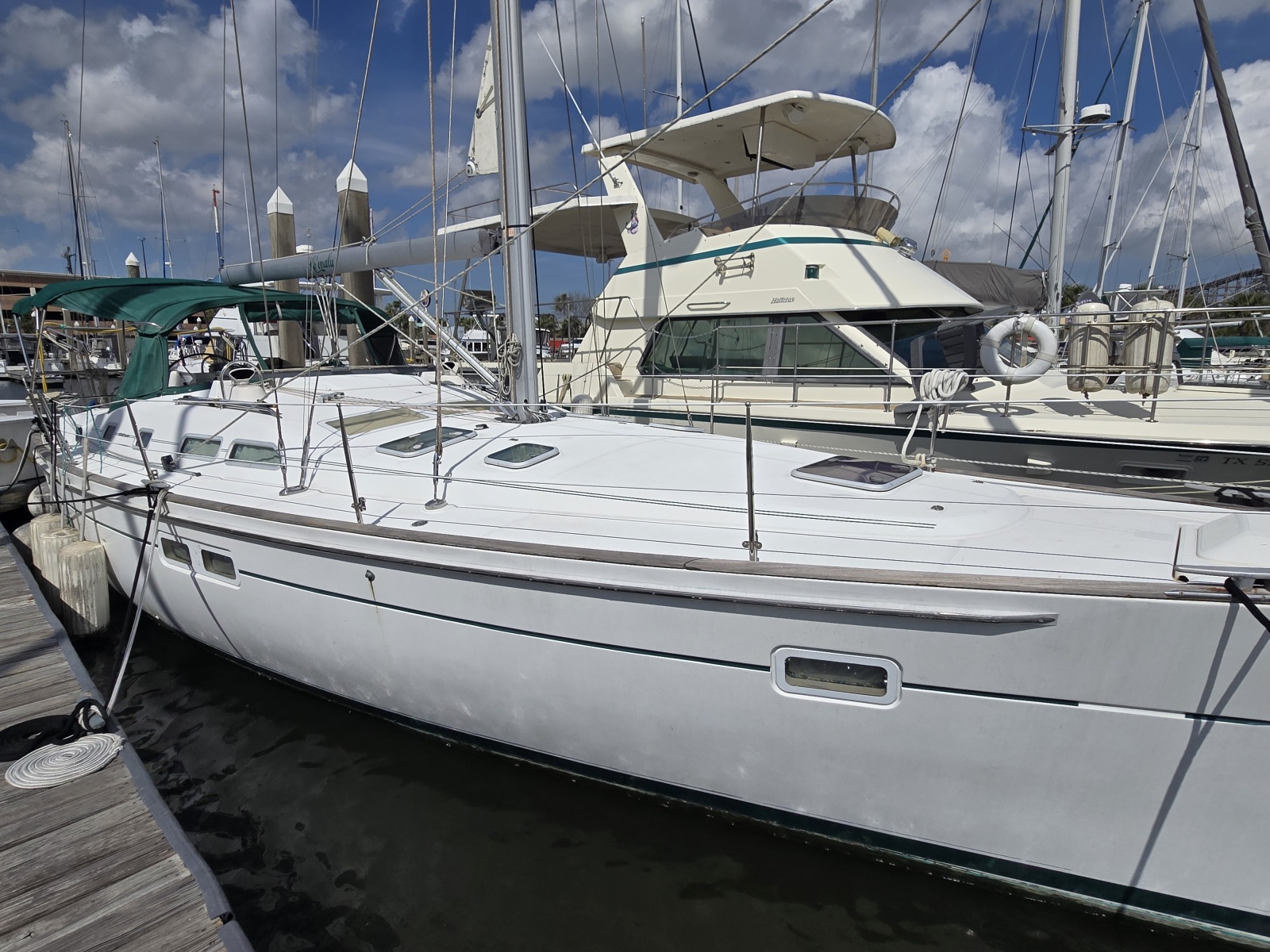 42' 2004 Beneteau 423
