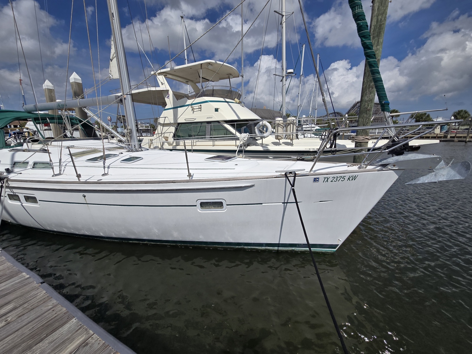 42' 2004 Beneteau 423