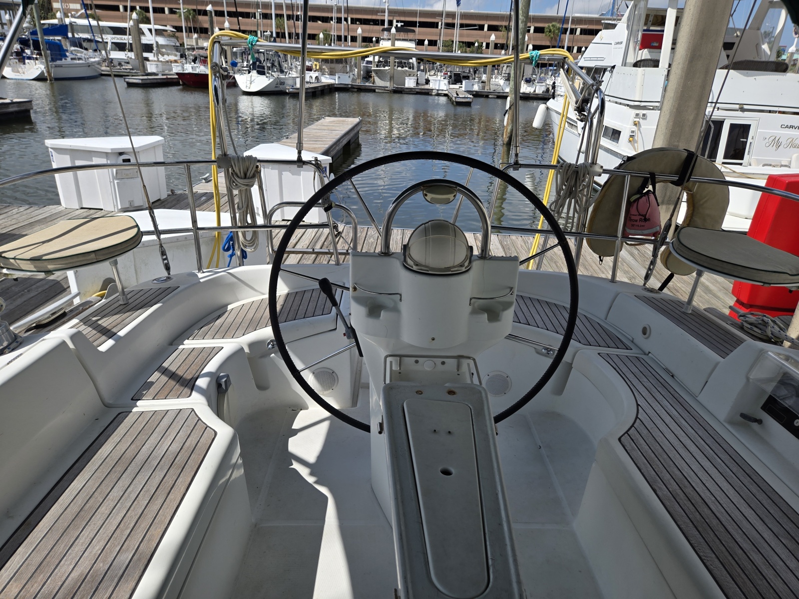 42' 2004 Beneteau 423