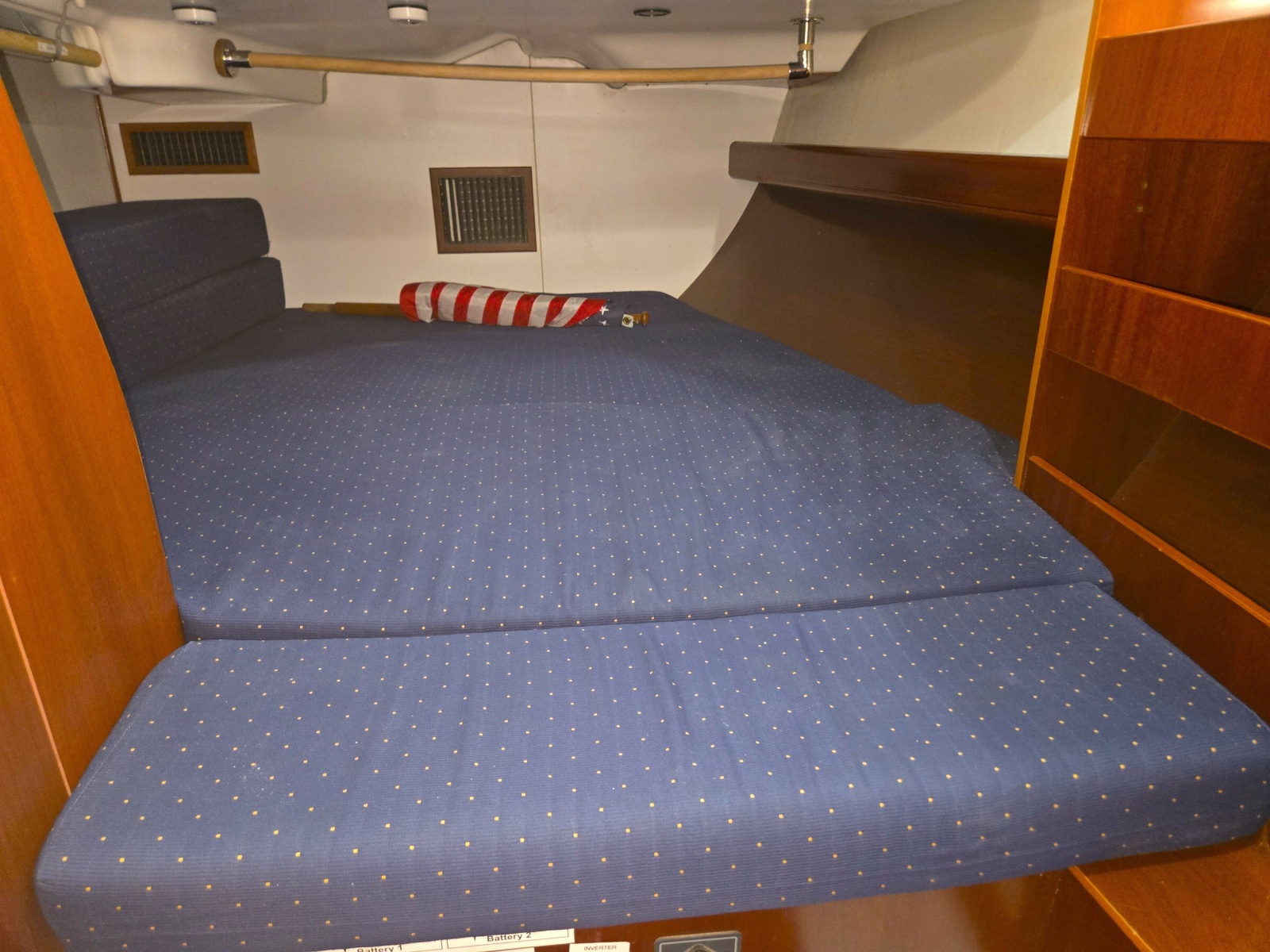 42' 2004 Beneteau 423