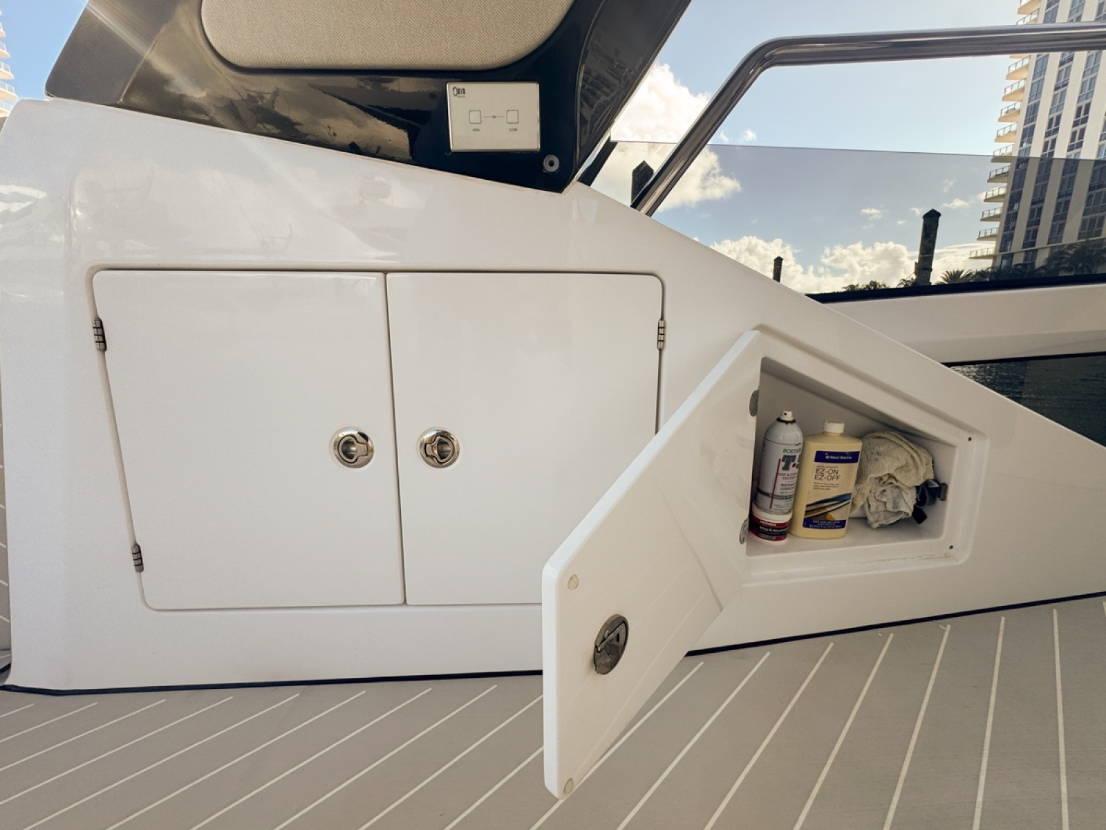 Chicken Money 47ft Azimut Yacht For Sale