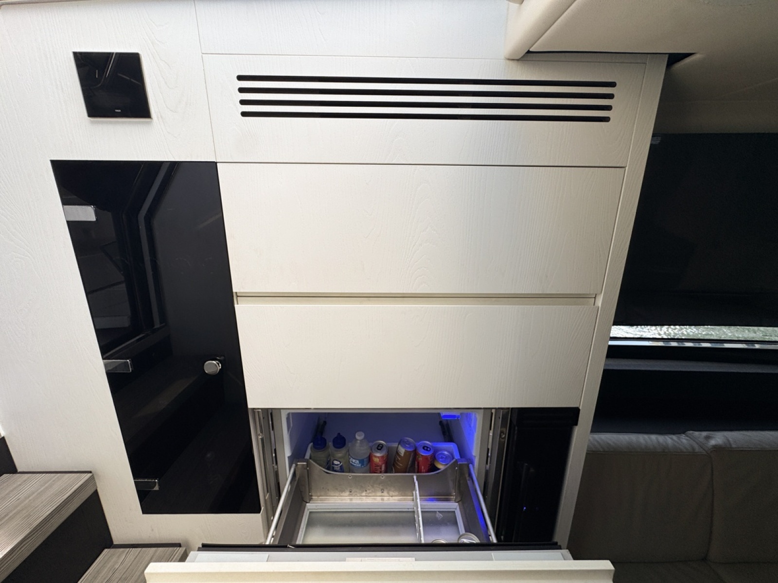 Chicken Money 47ft Azimut Yacht For Sale