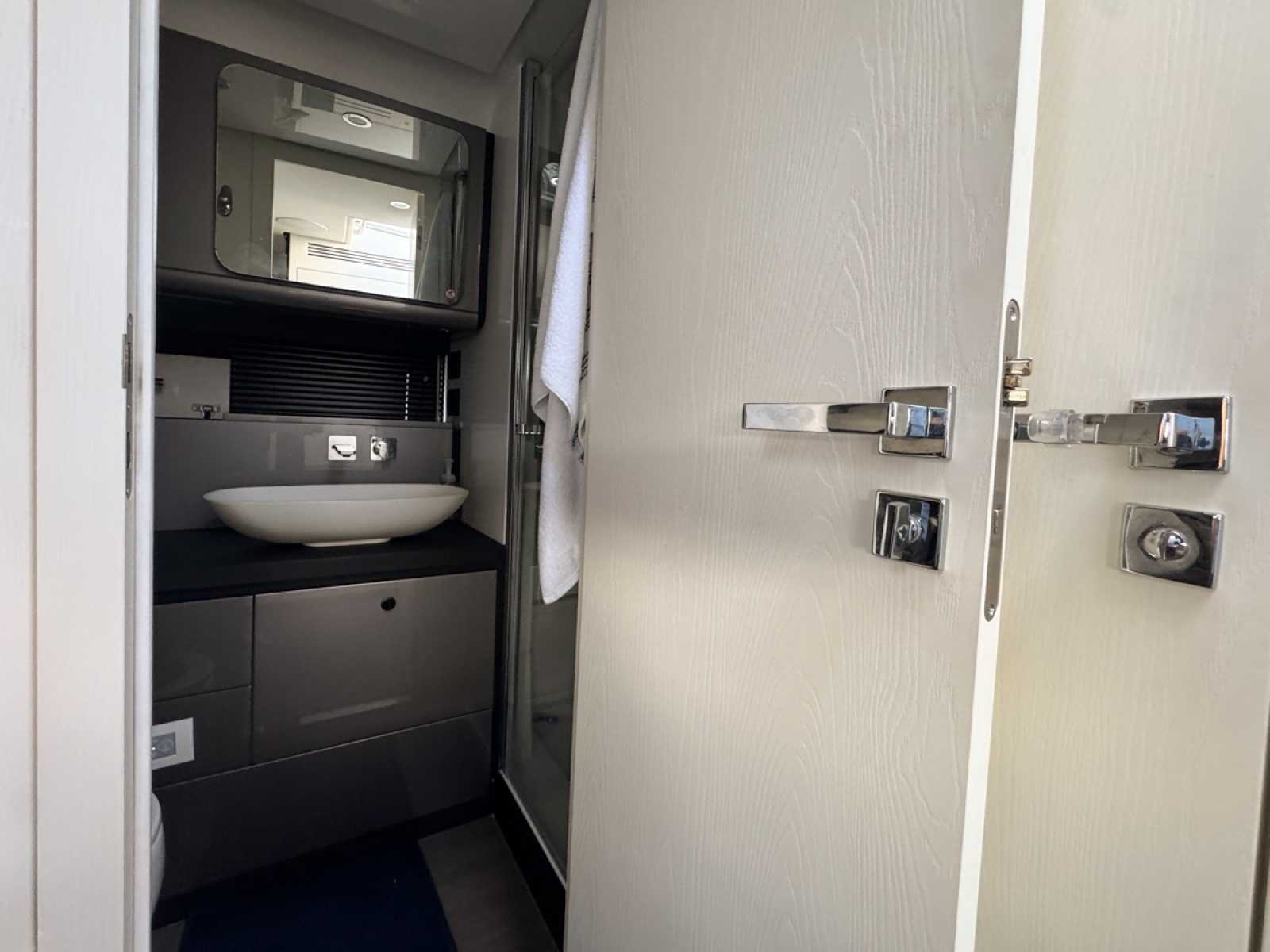 Chicken Money 47ft Azimut Yacht For Sale