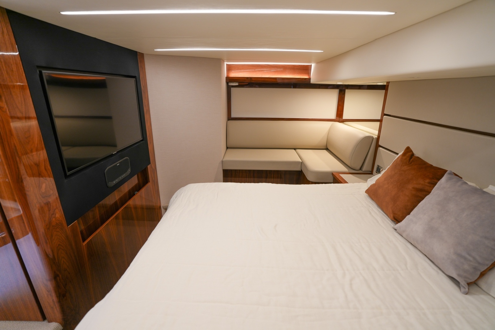 FRINGE BENEFIT IV 57ft Riviera Yacht For Sale