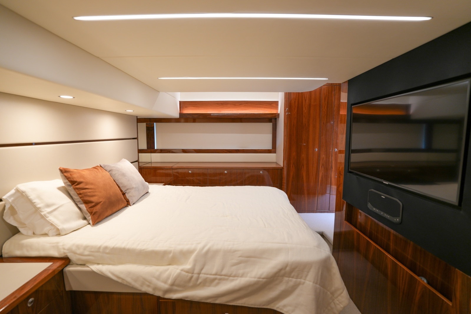 FRINGE BENEFIT IV 57ft Riviera Yacht For Sale