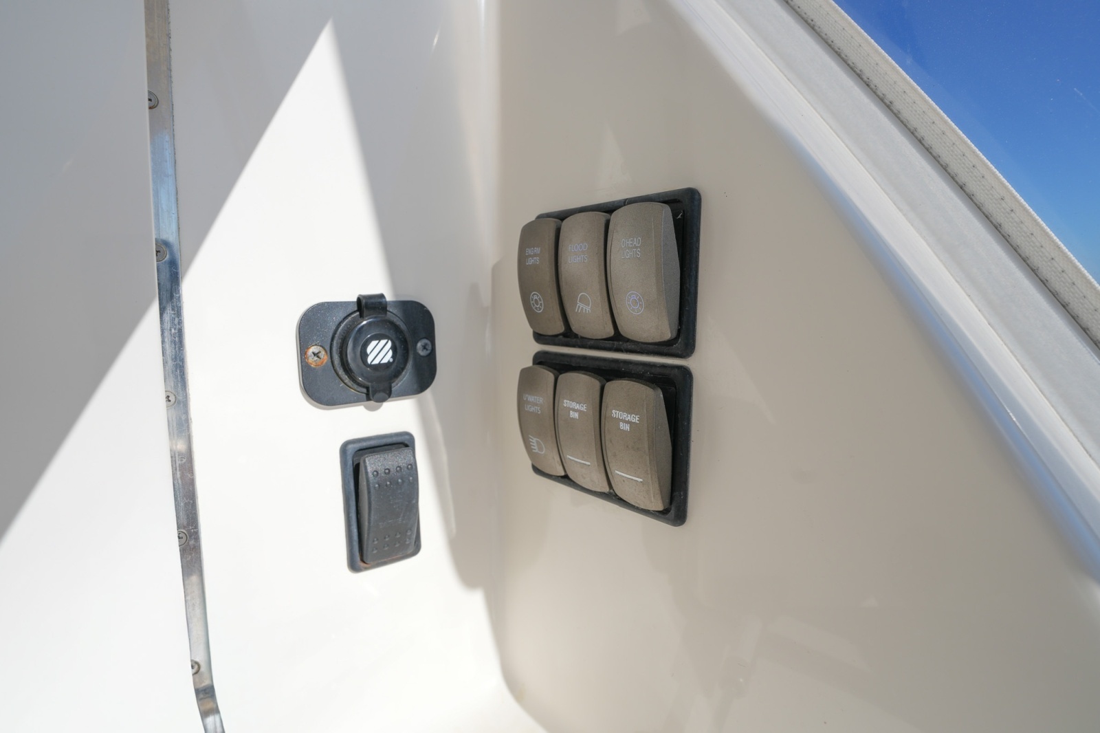 FRINGE BENEFIT IV 57ft Riviera Yacht For Sale