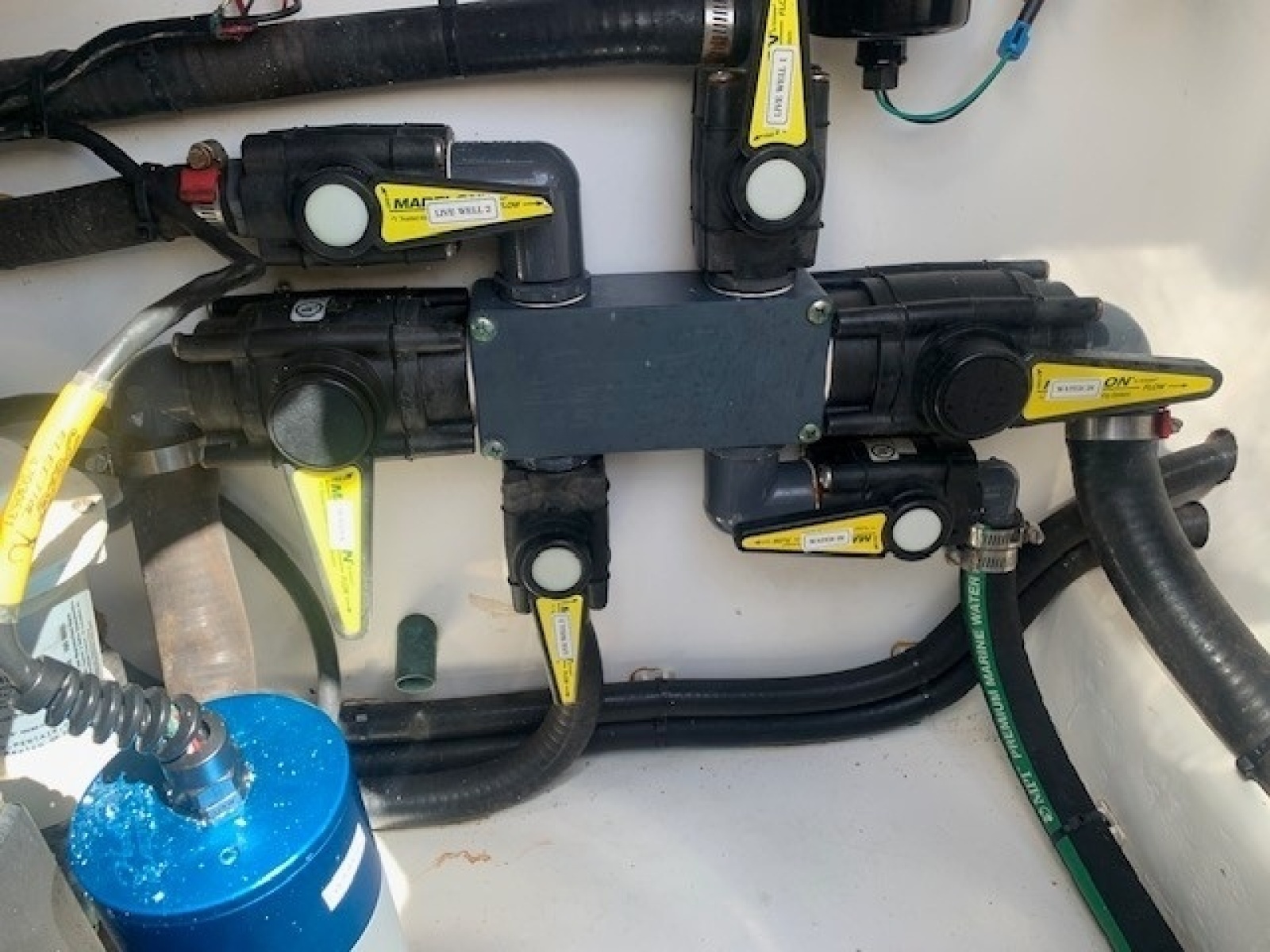 2019 Contender Center Console — 0005633004