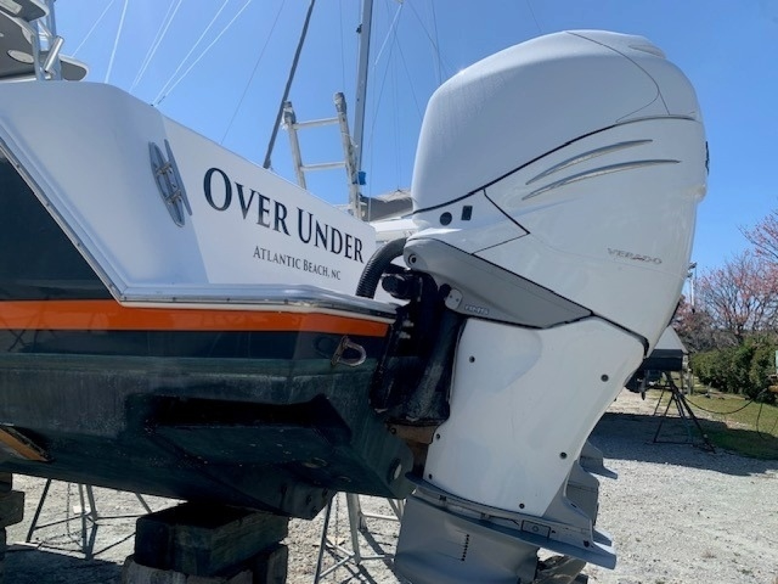 2019 Contender Center Console — 0005632599