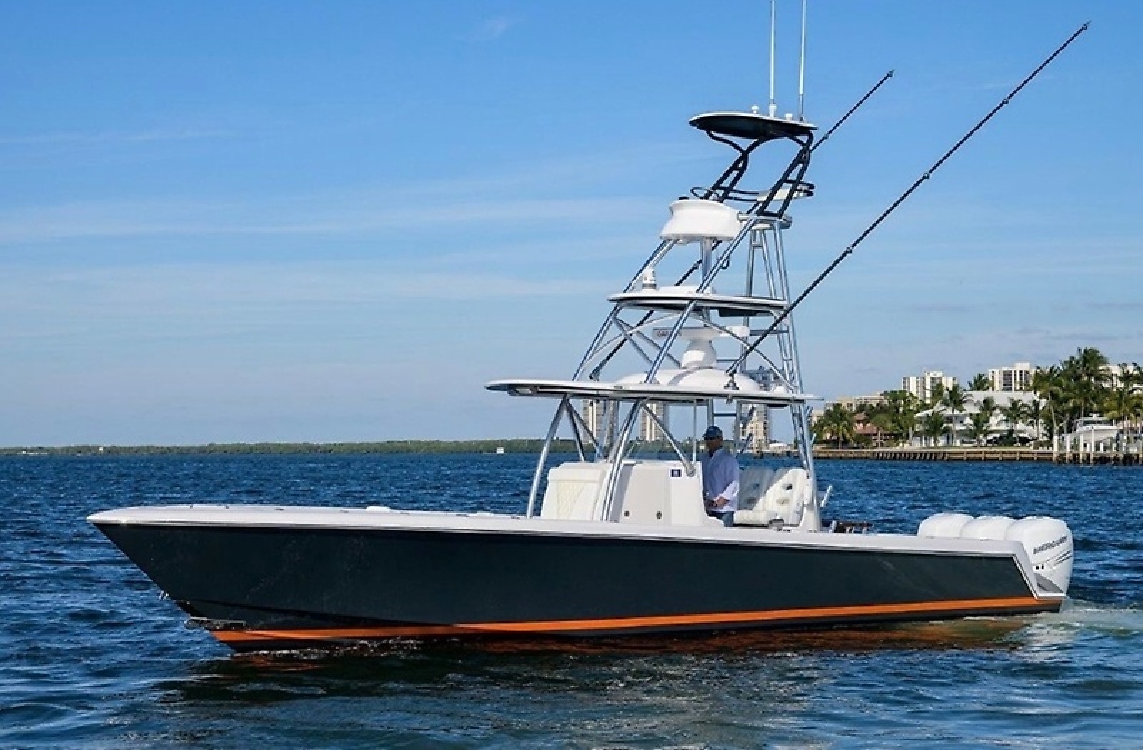 2019 Contender Center Console — 0005627320