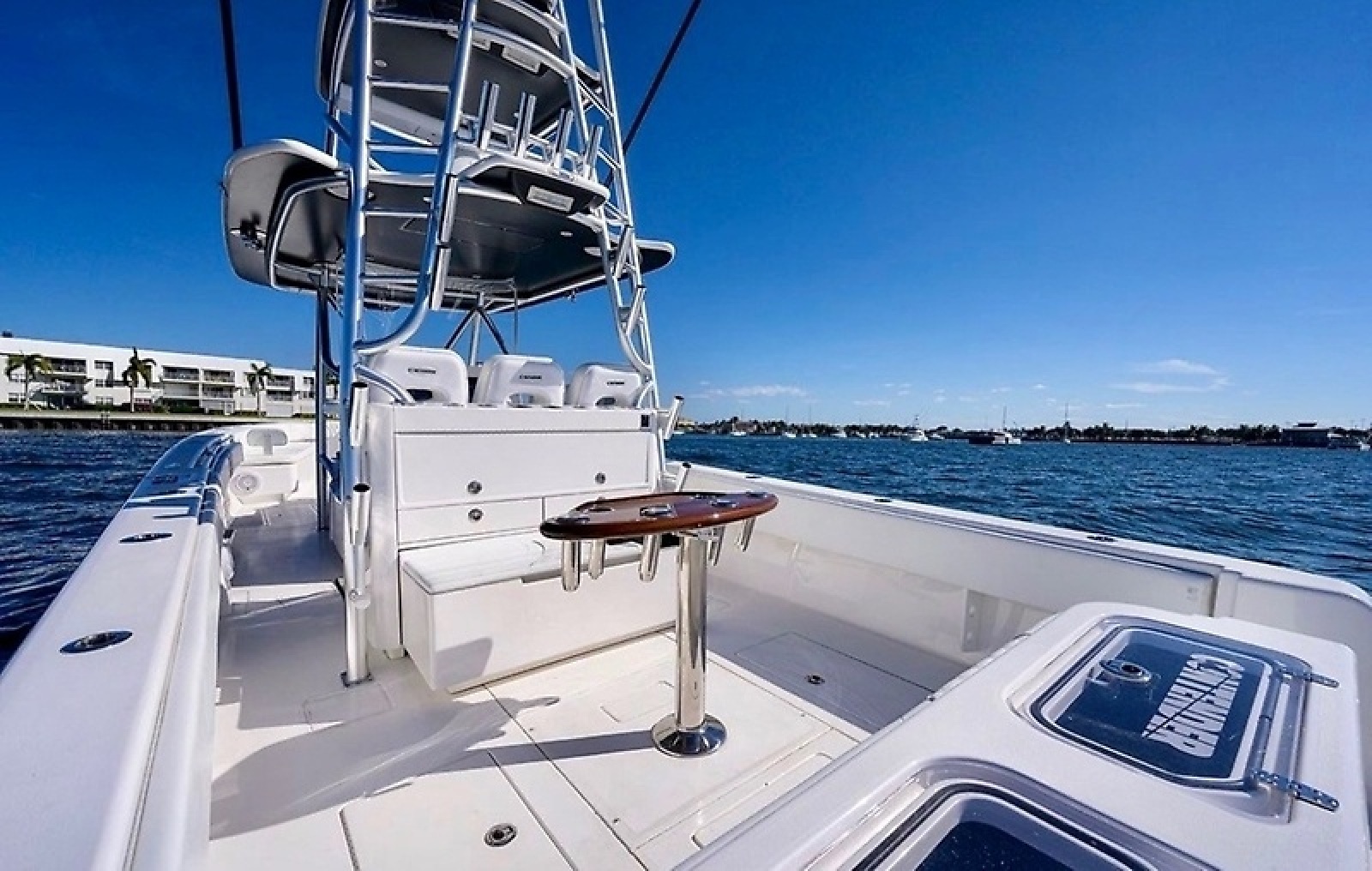 2019 Contender Center Console — 0005627324
