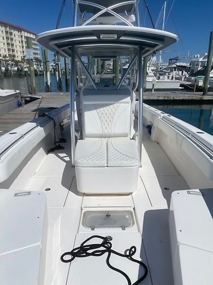 2019 Contender Center Console — 0005627311