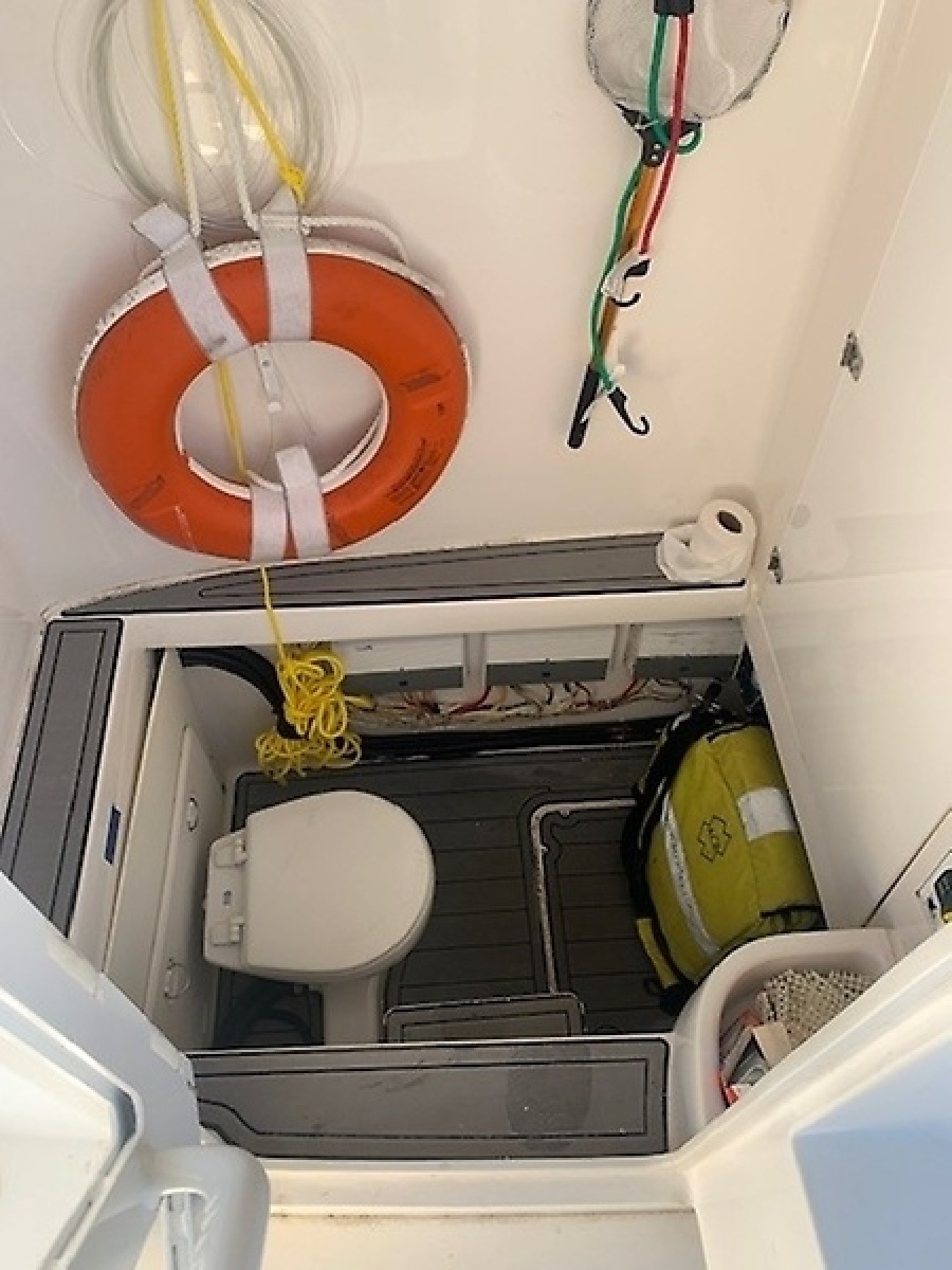 2019 Contender Center Console — 0005633014