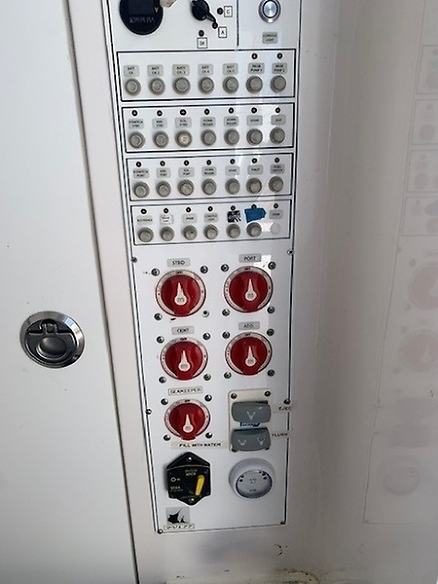 2019 Contender Center Console — 0005632992