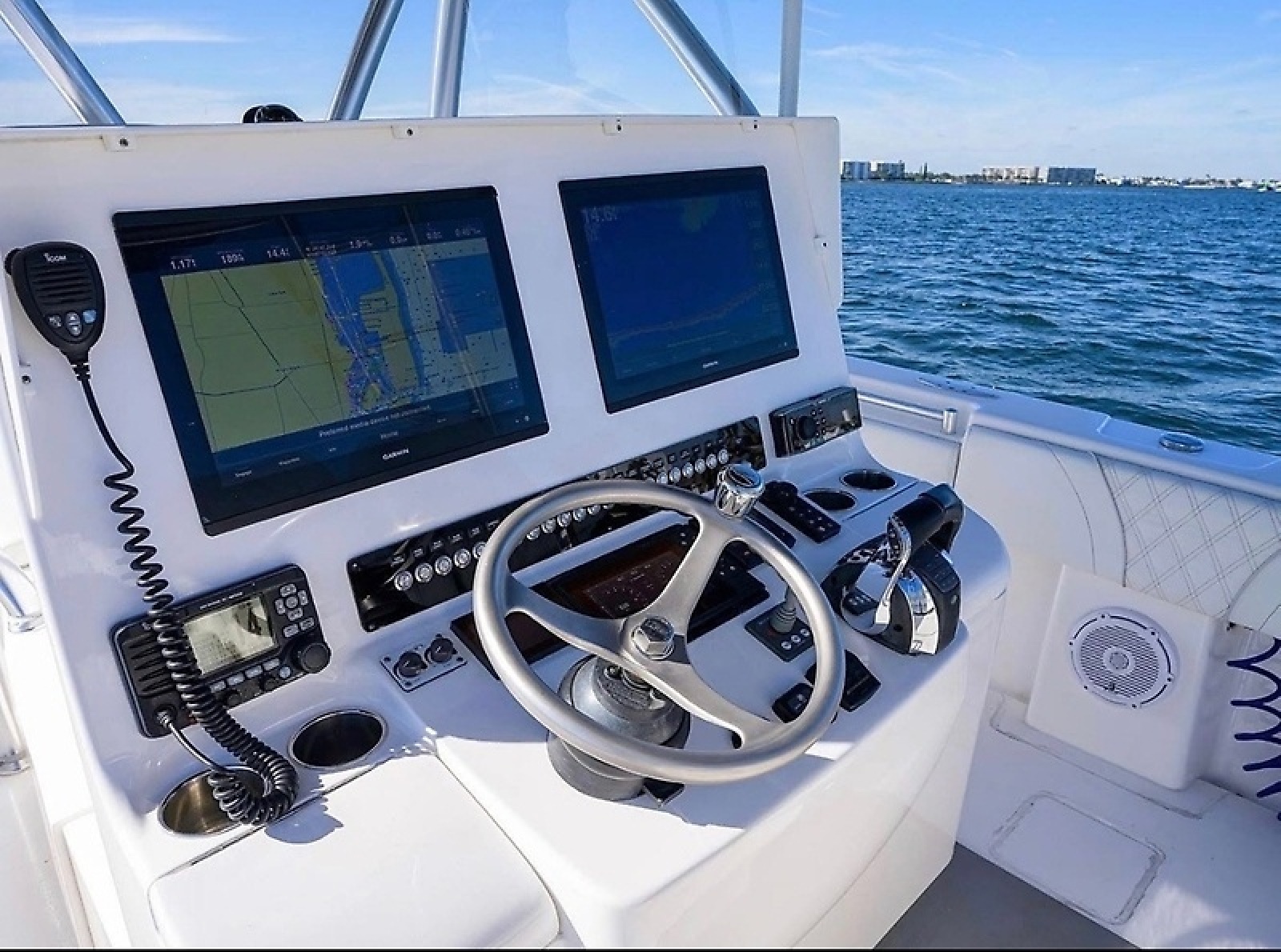 2019 Contender Center Console — 0005627317