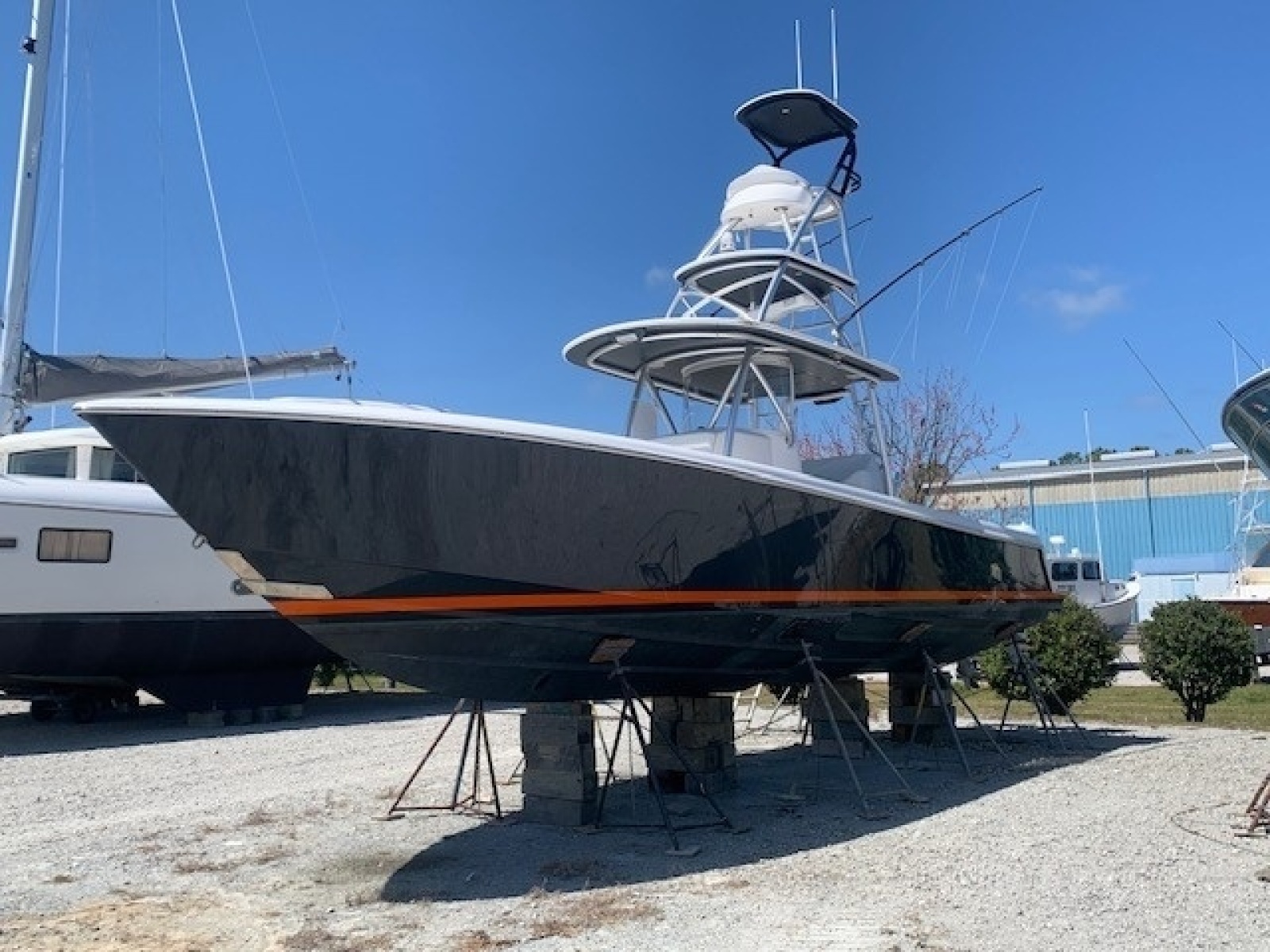 2019 Contender Center Console — 0005632993