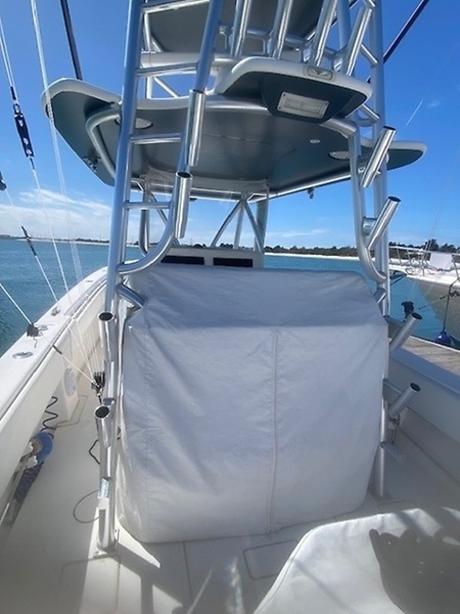 2019 Contender Center Console — 0005627308