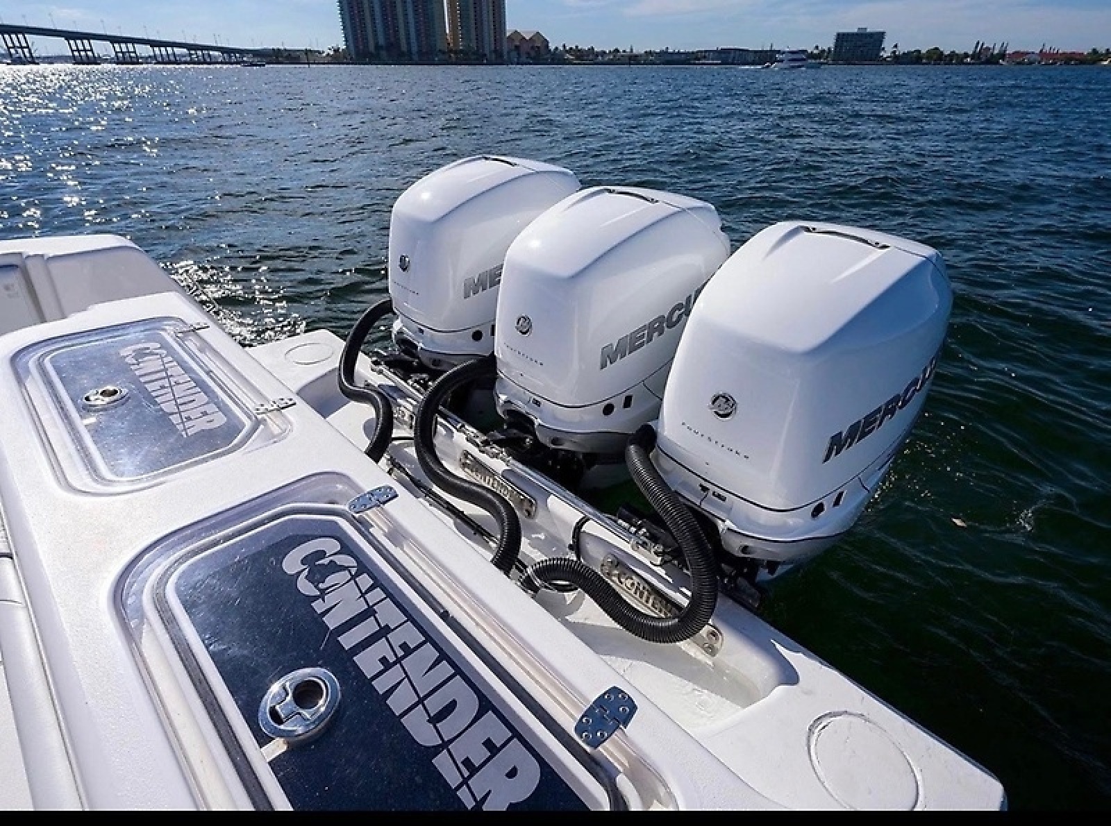 2019 Contender Center Console — 0005627282