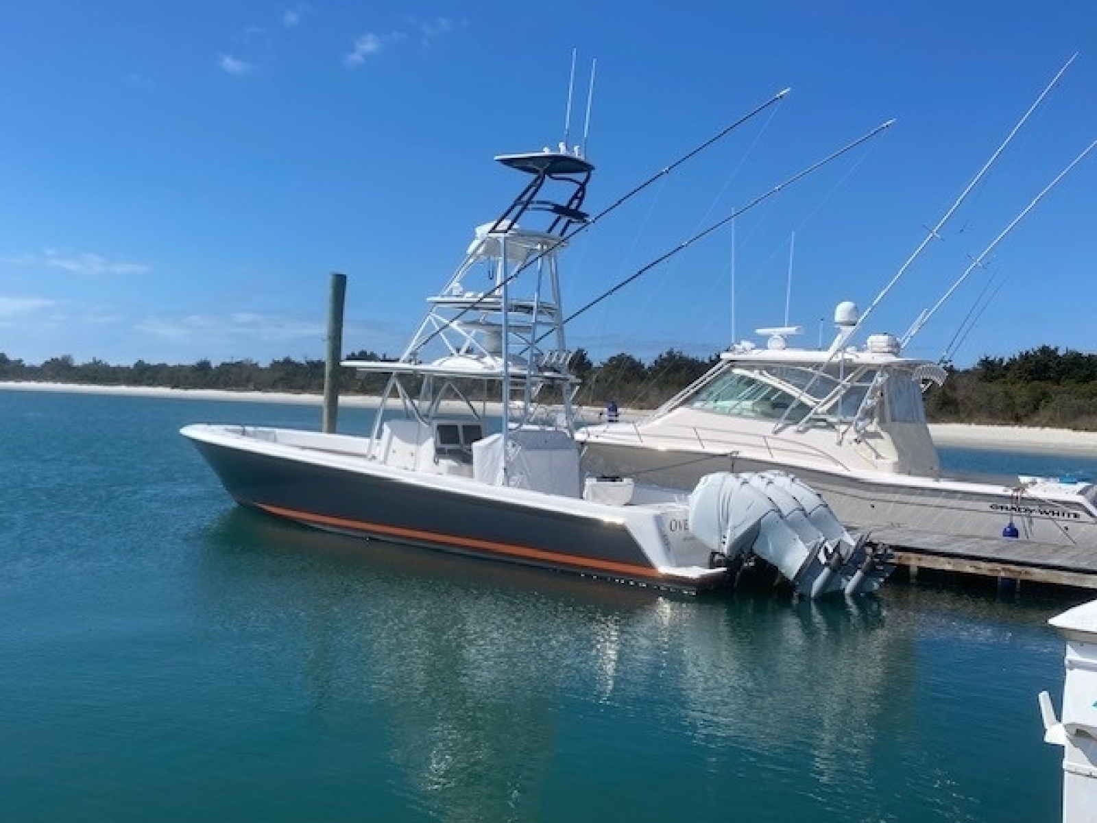 2019 Contender Center Console — 0005627321