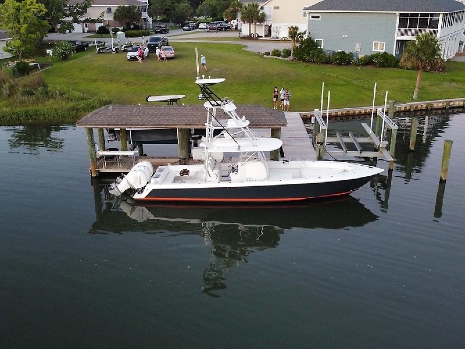 2019 Contender Center Console — 0005627307