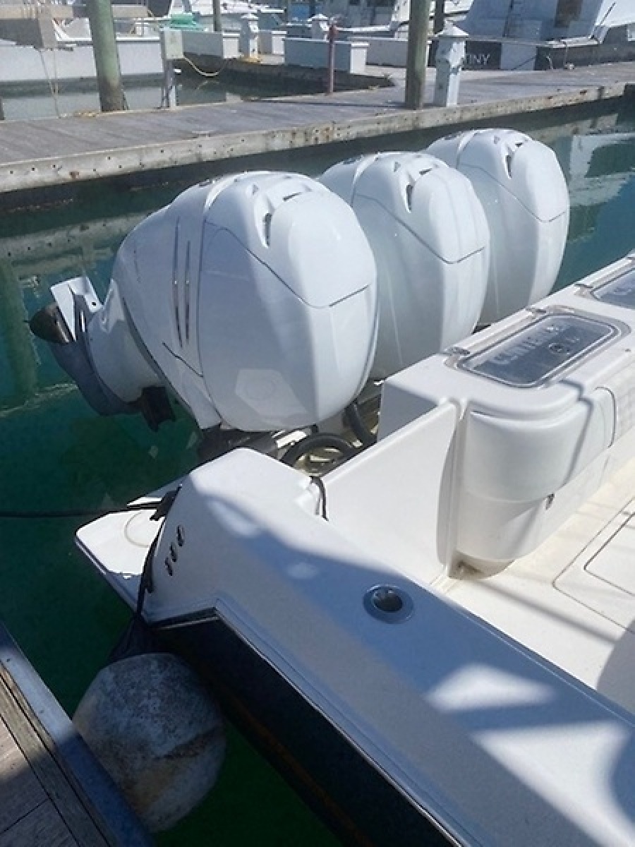 2019 Contender Center Console — 0005627325